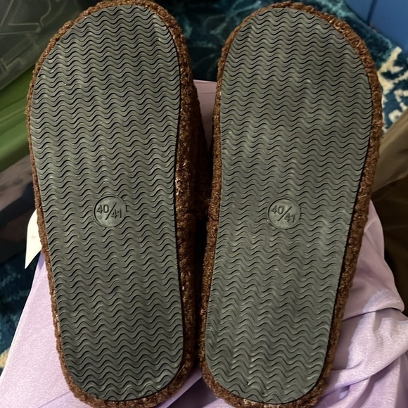 NWT Fuzzy Slippers Open Toe Curly Fur Fluffy House Shoes Memory Foam Thick Sole - Picture 7 of 7